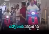 ఆఫీస్&zwnj;లో స్కూటీ స్వారీ చేసిన సీఈఓ