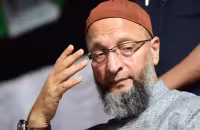 Hyderabad: TPCC Complaint Over MP Asaduddin Owaisi Two Votes - Sakshi