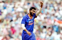 Abdul Razzaq makes another controversial statement on Jasprit Bumrah - Sakshi