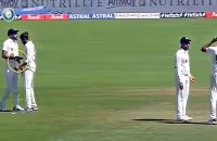 Footage Ravindra Jadeja Rubbing Bowling Finger Suspicious Material Viral - Sakshi
