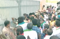 All Party Leaders Protest At Khammam Collectorate - Sakshi