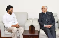 CM YS Jagan met AP Governor Abdul Nazeer - Sakshi