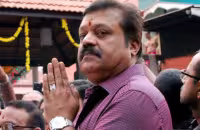 Actor Suresh Gopi Asking Apologize Lady journalist - Sakshi