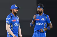 Mumbai Indians Should Sack Hardik Pandya: Aakash Chopras Post Goes Viral - Sakshi