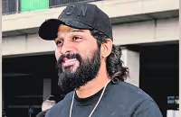 Pushpa 2 teaser to be released on Allu Arjun birthday - Sakshi