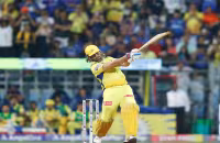 MS Dhoni Turns Back The Clock With Explosive Batting vs Hardik Pandya - Sakshi